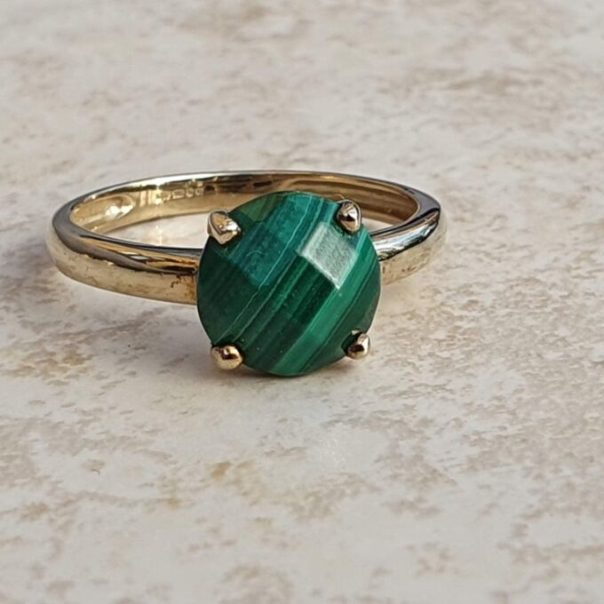 Reserved – Malachite Ring in 9ct Gold, a UK J 1/2 or a US 5 1/4