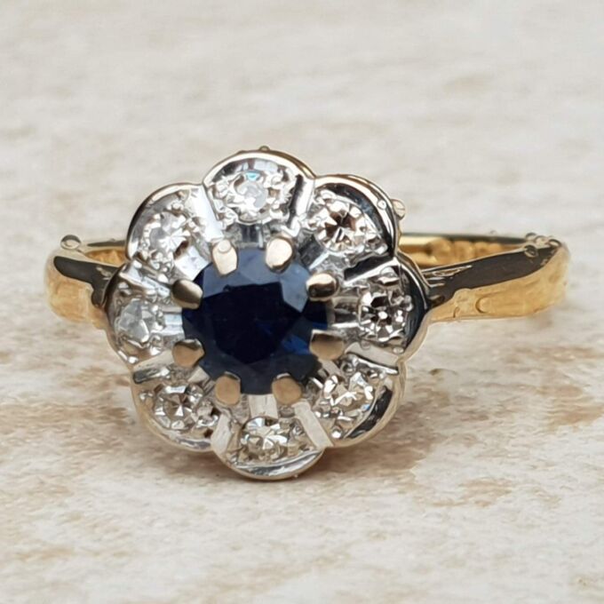 Antique Sapphire and Diamond Daisy Ring in 18ct Gold, a UK I 1/2 or a US 4 3/4.