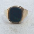 Bloodstone Signet Ring in 9ct Gold, a UK S 1/2 or a US 9 1/2