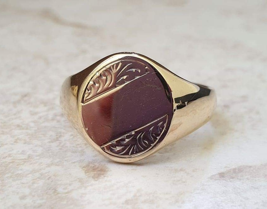 Oval Part Engraved Signet Ring in 9ct Gold.