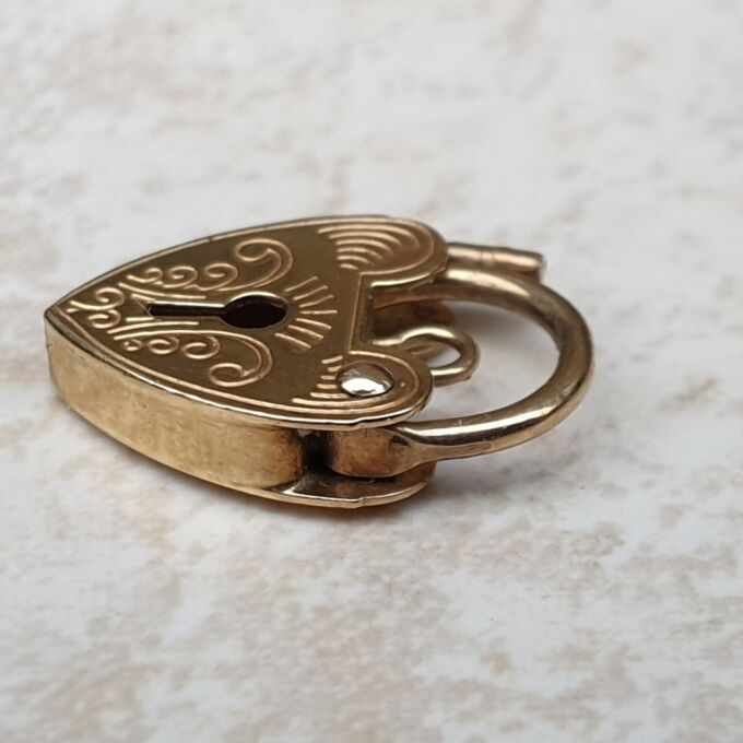 Tiny Heart Padlock in 9ct Gold