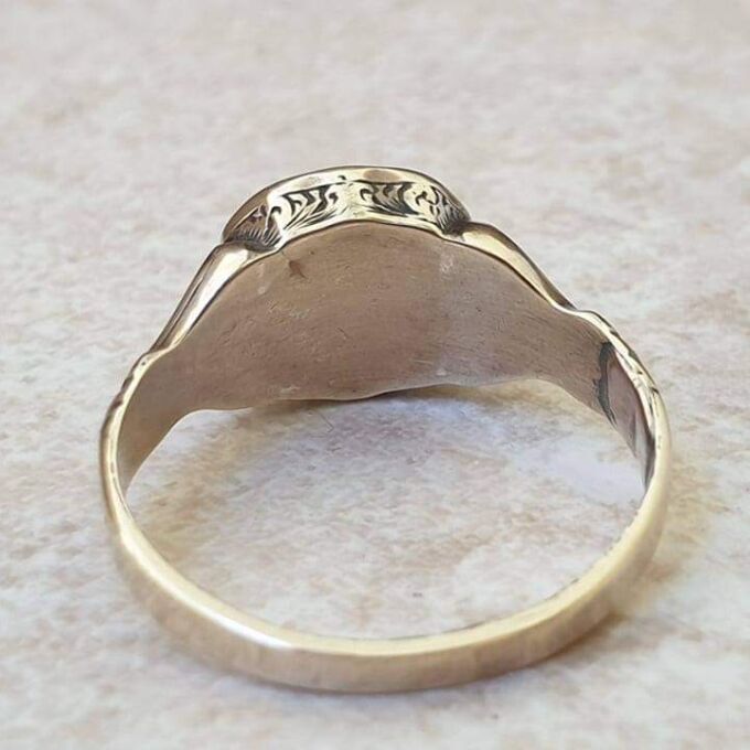 Antique Shield Ring in 9ct Gold, a UK L or a US 6 1/4