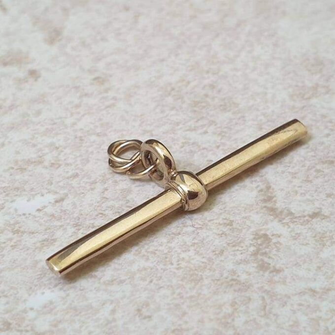 Feature Hallmark T Bar in 9ct Gold