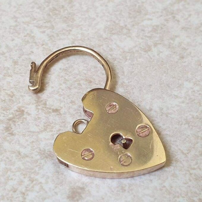 Reserved – Plain Padlock in 9ct Gold