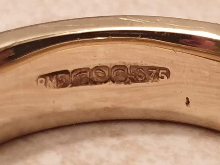 Claddagh Wedding Band in 9ct Gold,  a UK M 1/2 or a US 6 3/4