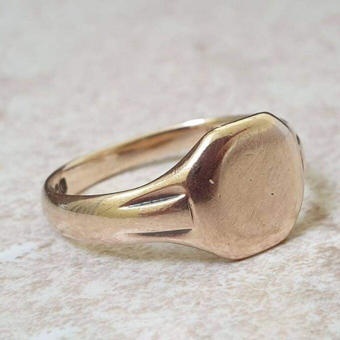 Simple Octagonal Signet Ring in 9ct Gold.