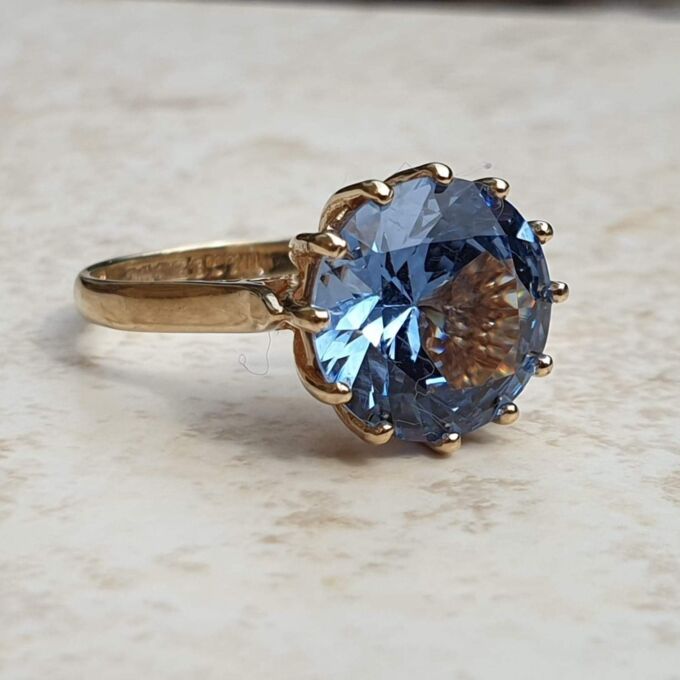 Blue Synthetic Spinel Solitaire Ring in 9ct Gold, a UK I 1/2 or a US 4 3/4
