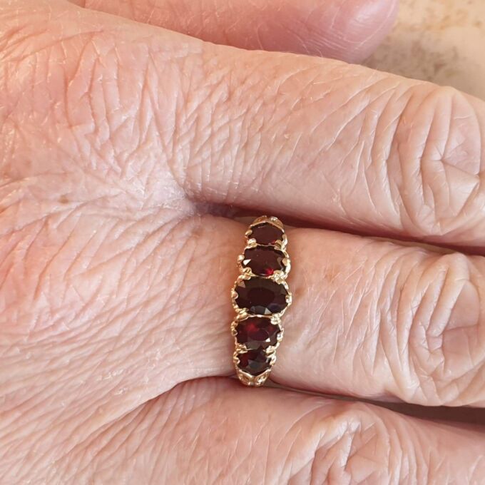 Graduating Five Stone Garnet Ring in 9ct Gold,  a UK N 1/2 or a US almost 7 1/4.