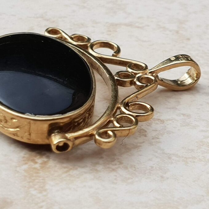 Carnelian and Onyx Spinner Fob in 9ct Gold