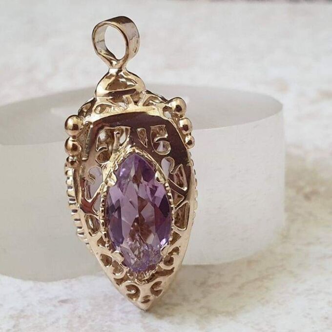 Luscious Lantern Pendant with Amethyst in 9ct Gold