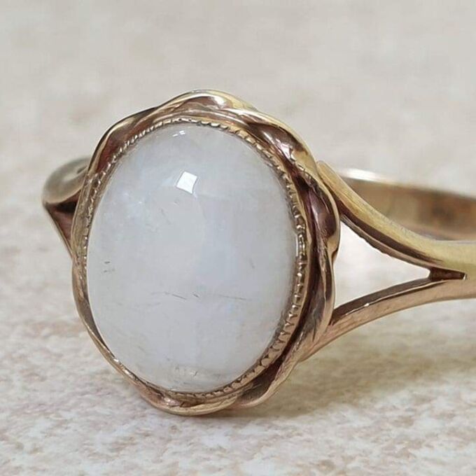 Oval Moonstone Ring in 9ct Gold, a UK O 1/2 or a US 8