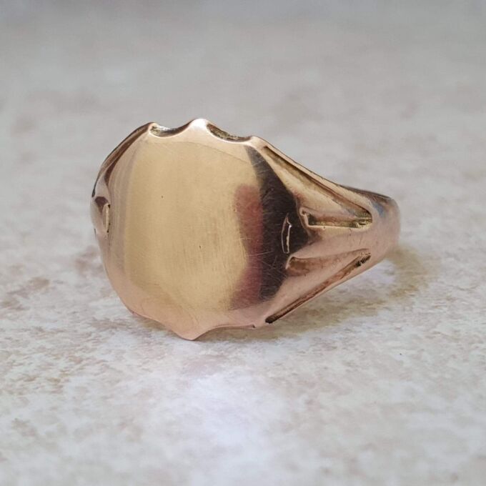 Antique Shield Ring in 9ct Gold.