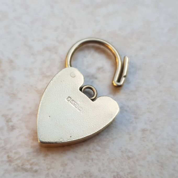 Large Plain Heart Padlock in 9ct Gold