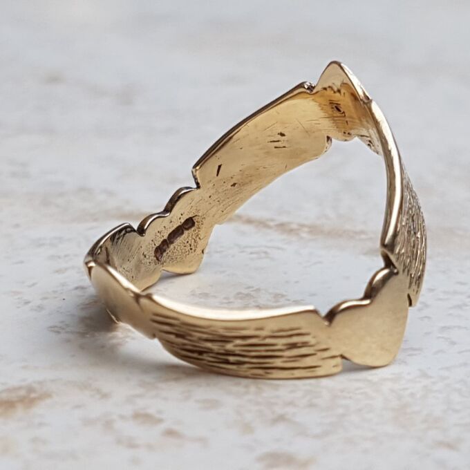 Heart Double Wishbone or Chevron Ring in 9ct Gold, a UK O or a US 7 1/4.