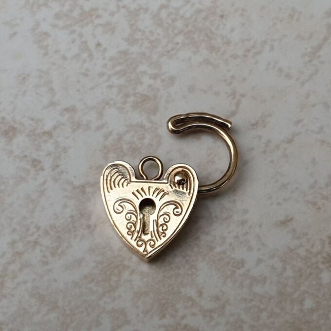 Tiny Heart Padlock in 9ct Gold