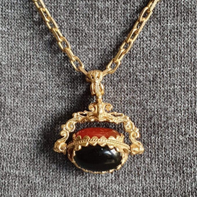 Three Stone Spinner Fob Pendant in 9ct Gold