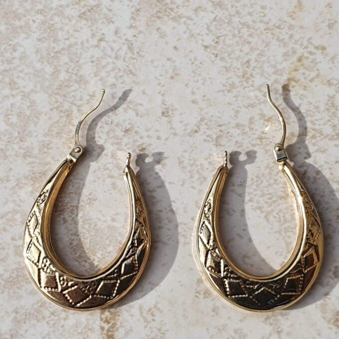 Oval Hoop Earrings in 9ct Gold