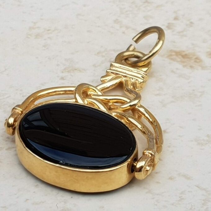 Onyx and Agate Spinner Fob in 9ct Gold