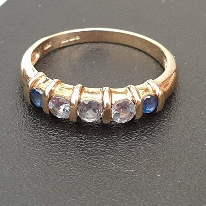 Synthetic Alexandrite and Sapphire Ring in 9ct Gold, a UK M 1/2 or a US 6 3/4