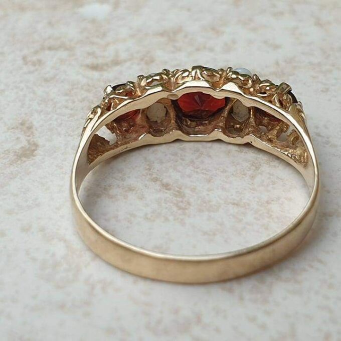 Garnet and Seed Pearl Ring in 9ct Gold.