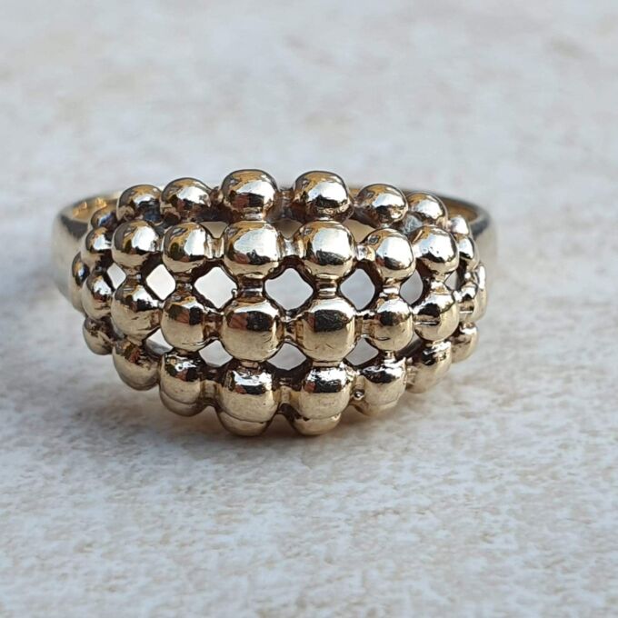 Bombe Ring in 9ct Gold, a UK O or a US 7 1/2