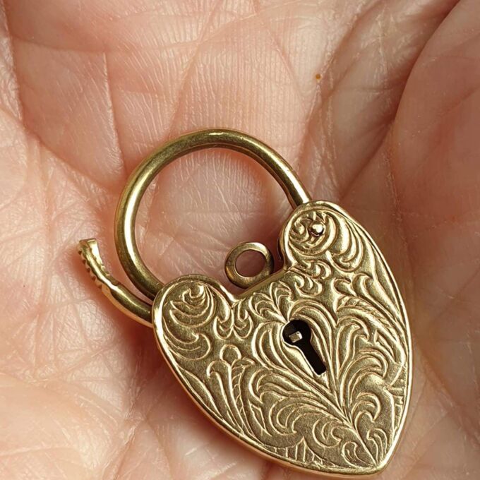 Ornate Engraved Heart Padlock in 9ct Gold
