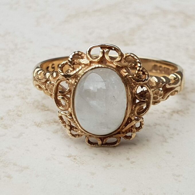 Dreamy Ornate Paste Solitaire Ring in 9ct Gold, a UK N 1/2 or a US 7 1/4.