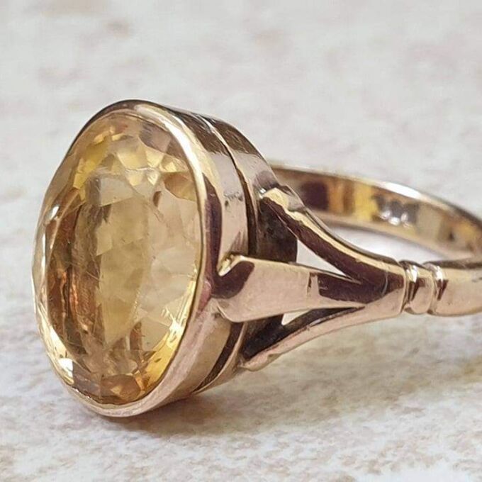 Oval Citrine Ring in 9ct Gold, a UK E or a US 2 1/2