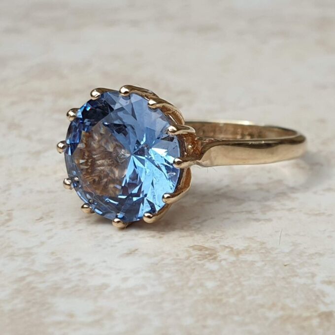 Blue Synthetic Spinel Solitaire Ring in 9ct Gold, a UK I 1/2 or a US 4 3/4