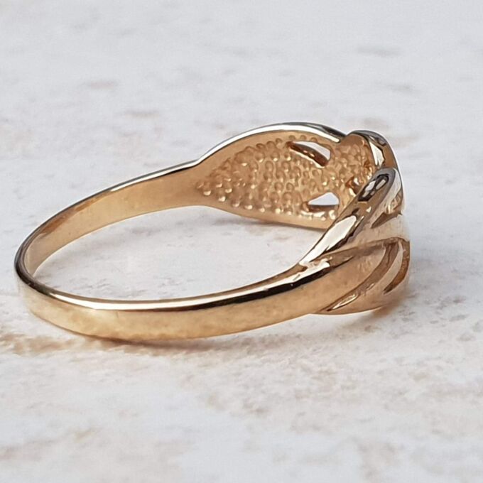 Low Profile Celtic Style Ring in 9ct Gold, a UK N or a US 7.