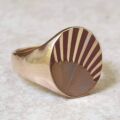 Oval Sunray Signet Ring in 9ct gold, a UK O or a US 7 1/4