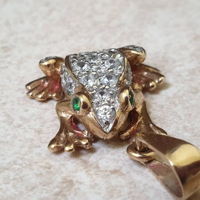 Fun Frog Pendant in 9ct Gold.