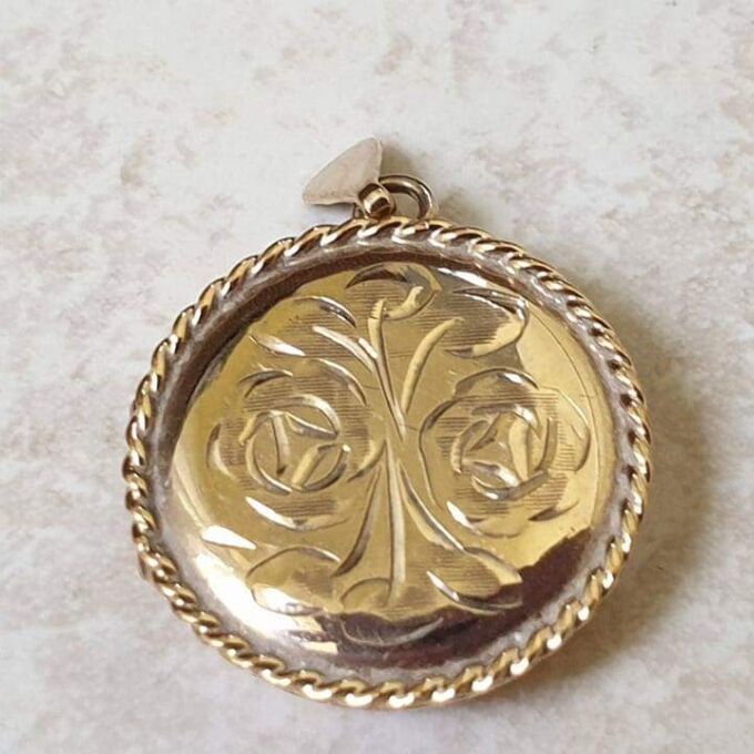 Unusual Circular Locket in 9ct Gold
