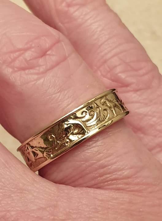 Claddagh Wedding Band in 9ct Gold,  a UK M 1/2 or a US 6 3/4