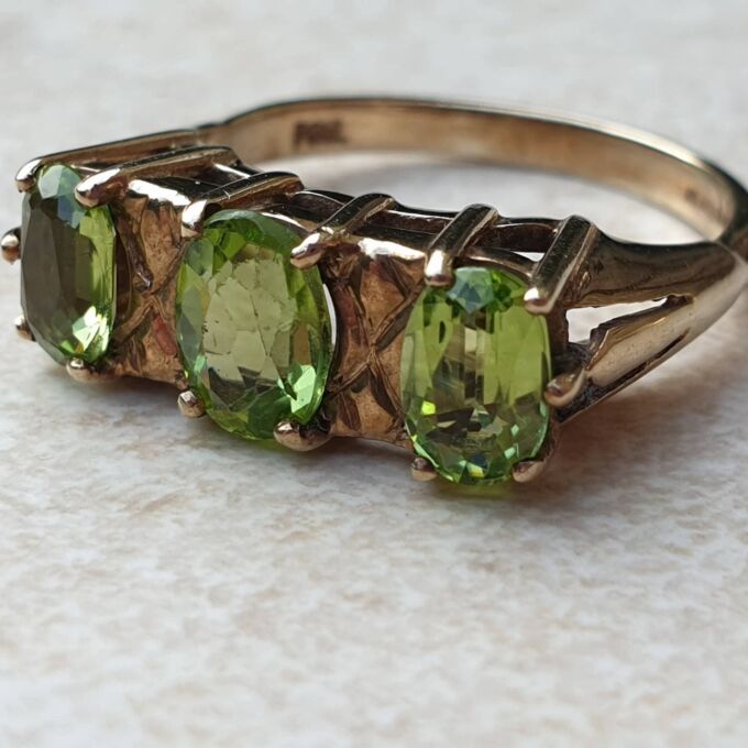 Peridot Three Stone Ring in 9ct Gold.