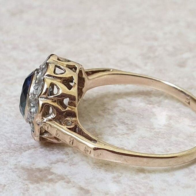 Synthetic Sapphire Ring in 9ct Gold.