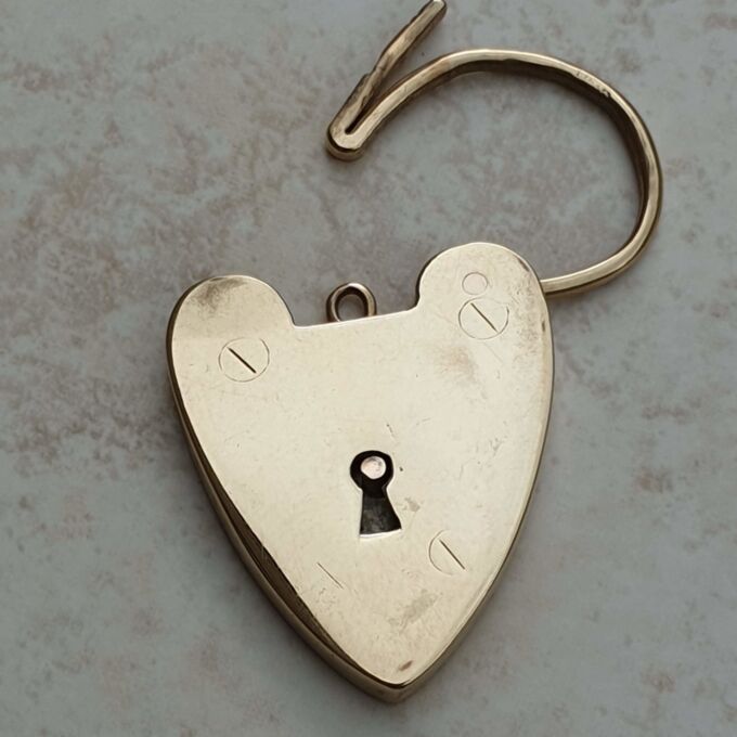 Oversized Heart Padlock in 9ct Gold