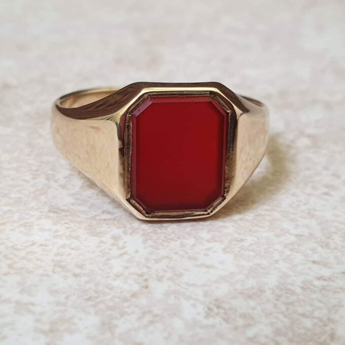 Carnelian Set Signet Ring in 9ct Gold, a UK O 1/2 or a US 7 3/4