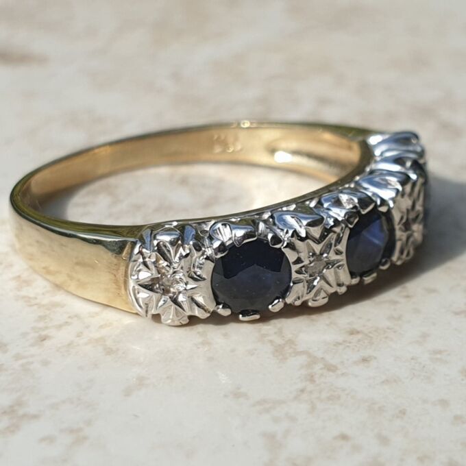 Sapphire and Diamond Ring in 9ct Gold, a UK K 1/2 or a US 5 3/4