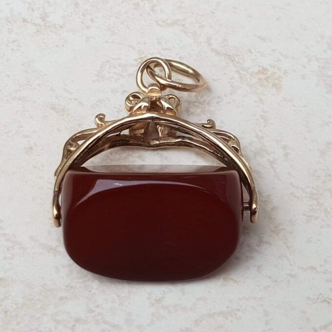 Carnelian Spinner Fob Pendant in 9ct Gold