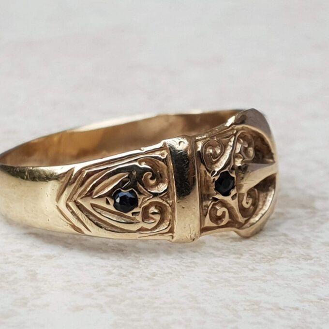 Bold Vintage Buckle Ring in 9ct Gold, a UK Q 1/2 or a US 8 3/4.