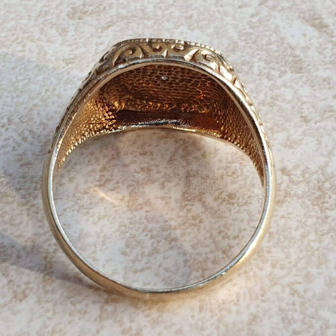Big Ornate Signet Ring in 9ct Gold, a UK size V or a US 11.