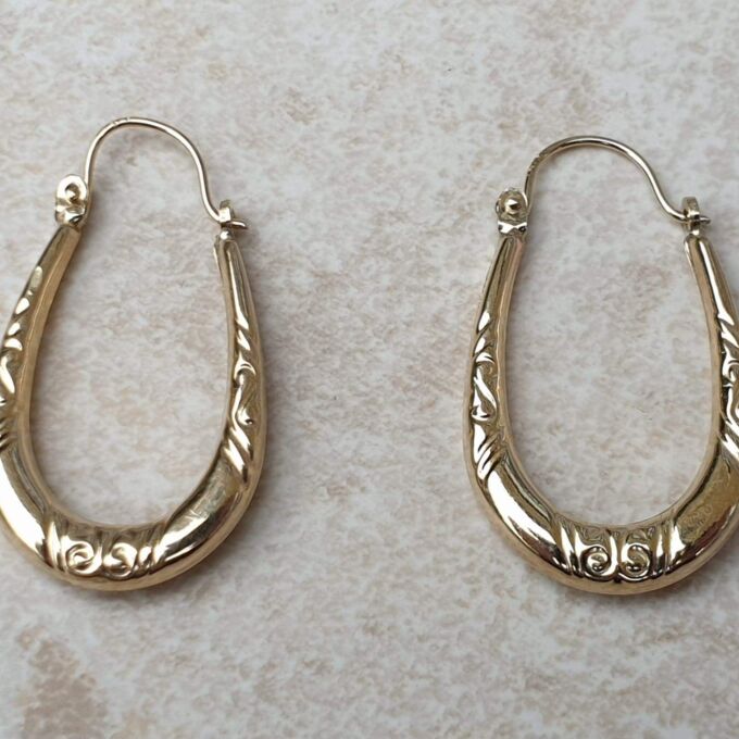 Creole Oval Hoop Earrings in 9ct Gold.