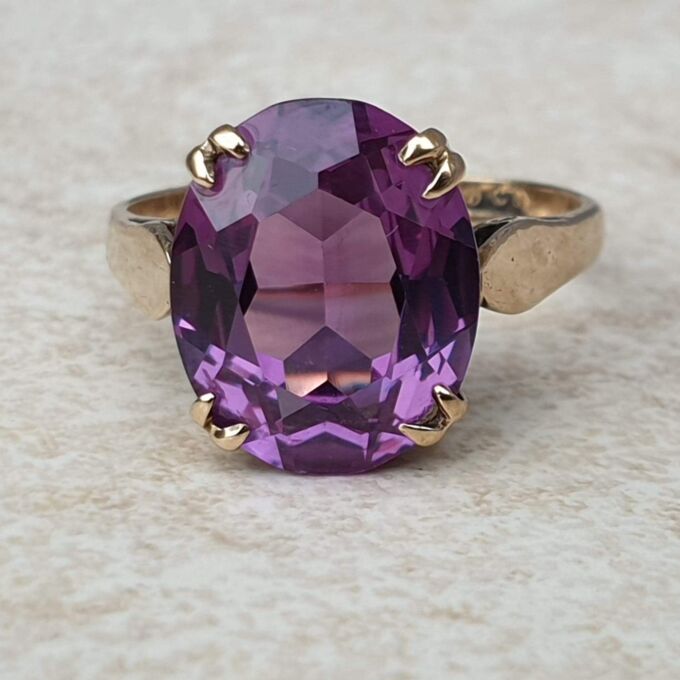 Synthetic Colour Change Sapphire Ring in 9ct Gold,  a UK J1/2 or a US 5 1/4.