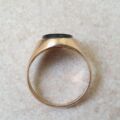 Onyx Signet Ring in 9ct Gold, a UK O or a US 7 1/2