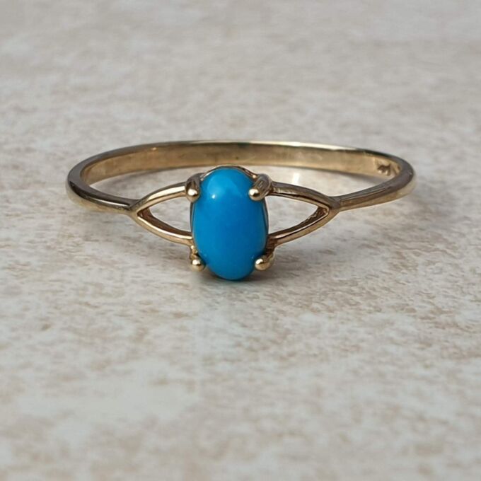 Turquoise Coloured Cabochon in 9ct Gold,  a UK O or a US 7 1/2.