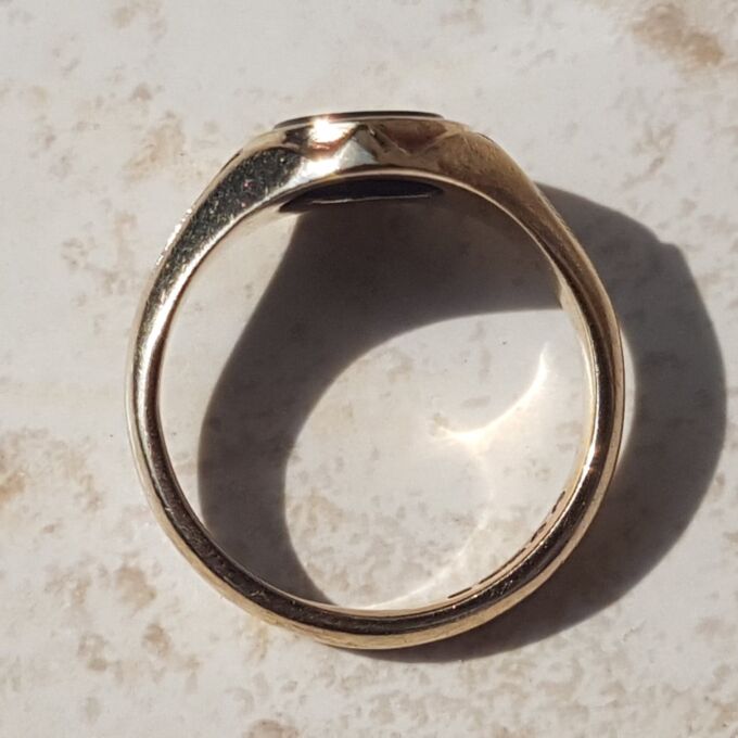 Timeless Oval Bloodstone Signet Ring in 9ct Gold, a UK K 1/2 or a US 5 3/4.