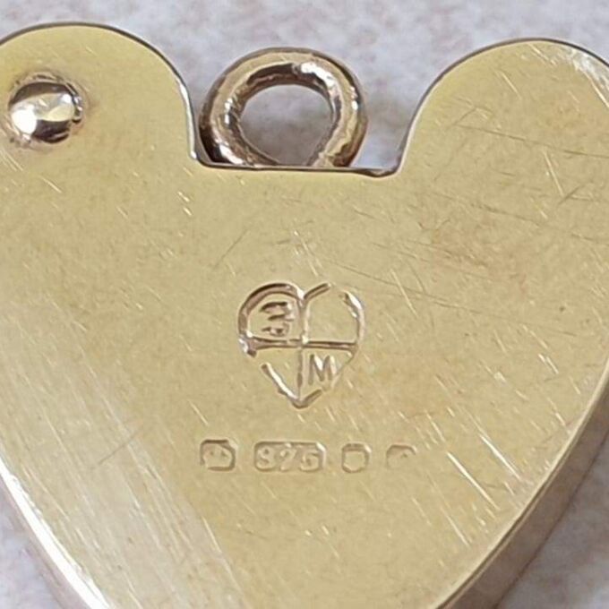 Zig Zag Engraved Heart Padlock in 9ct Gold