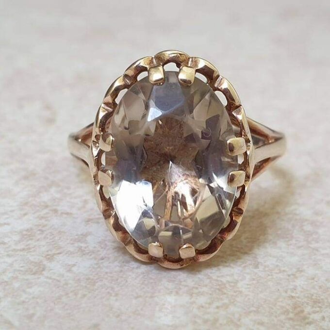 Oval Pale Quartz Ring in 9ct Gold, a UK O or a US 7 1/2