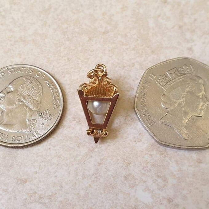 Lantern Pendant with Pearl in 9ct Gold